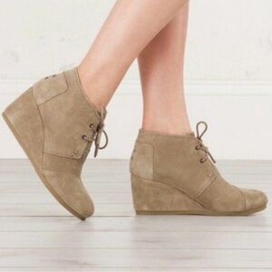 TOMS Women’s Kala Wedge Bootie – Taupe Suede – Size 7